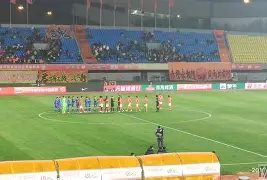 包含中超联赛新赛程对决展现球队实力对比，球迷热情高涨的词条