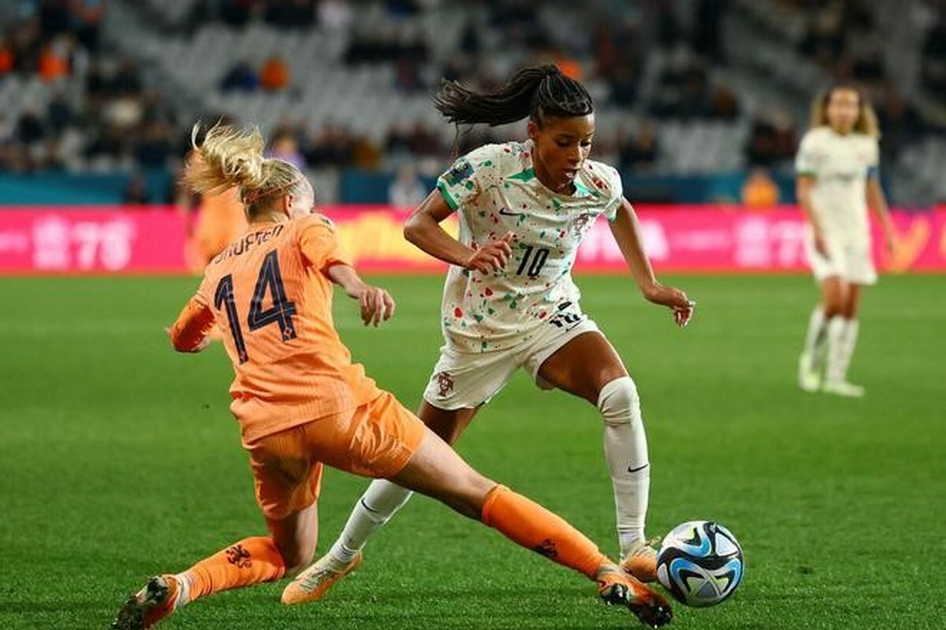 从青涩菜鸟到世界亚军,飞翔的荷兰女足还有未来