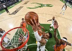 人遭遇雄鹿逆转，米德尔顿杀死比赛